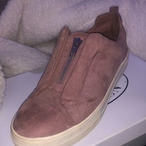 *EXCELLENT CONDITION* Steve Madden Suede shoes